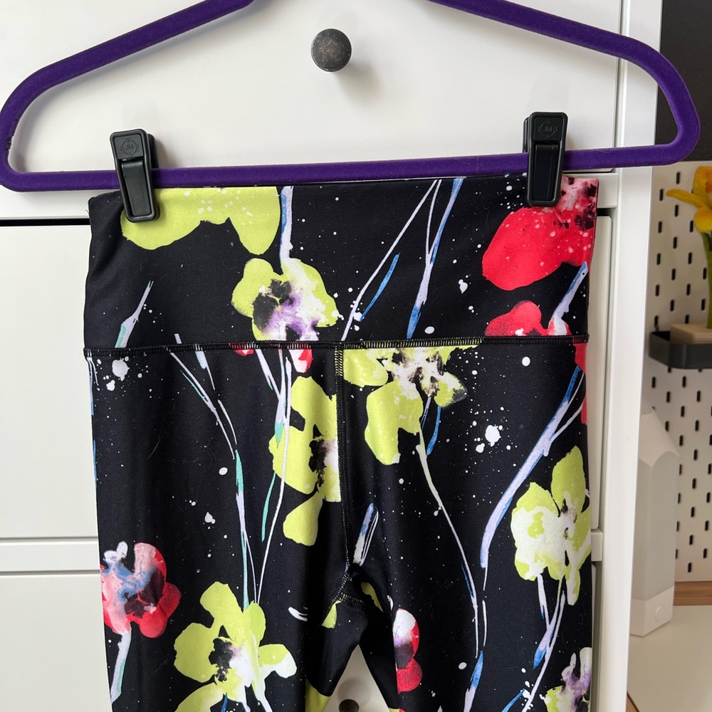 Fabletics Floral Print Leggings 7/8 length size small - Picture 2 of 6